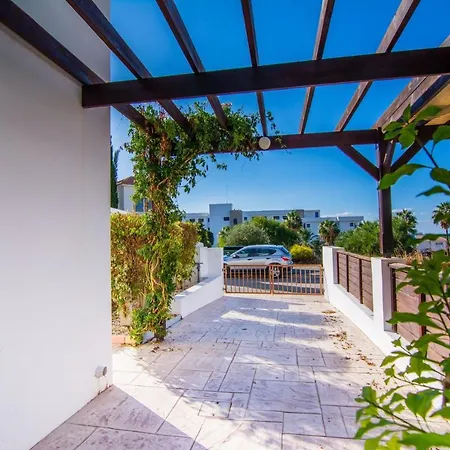 In Sleeps 6 Includes Swimming Pool Air Con And Wifi 0 0 * פאהיה