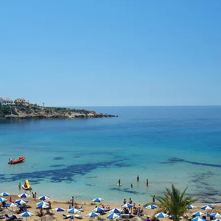 In Sleeps 6 Includes Swimming Pool Air Con And Wifi 0 0