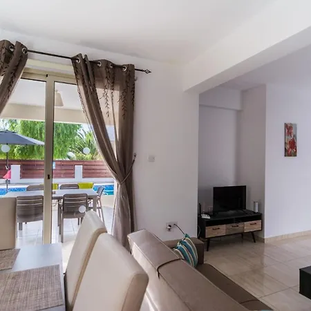 In Sleeps 6 Includes Swimming Pool Air Con And Wifi 0 0 Βίλα *