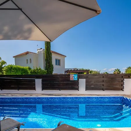 Βίλα In Sleeps 6 Includes Swimming Pool Air Con And Wifi 0 0