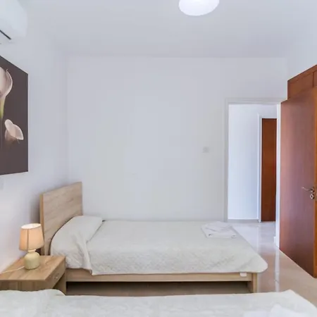 Villa In Sleeps 6 Includes Swimming Pool Air Con And Wifi 0 0