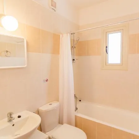 In Sleeps 6 Includes Swimming Pool Air Con And Wifi 0 0 Villa